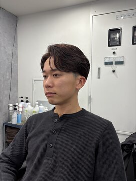 クロムトウキョウ ザ バーバー ネオン 新宿店(CHROM TOKYO the Barber ne/on) センターパート