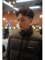 エディ(Edy)&nbsp;メンズパーマセンターパートカルマヘア刈り上げ韓国ヘア