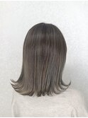 バレイヤージュ/グレーアッシュ/切りっぱなしボブ