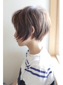 丸みのある抜け感ショートボブ