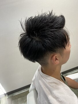メンズヘアーサロンオーザ ミディアムショートの2ブロックスタイル