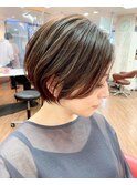 ショートボブ×ハイライトカラー