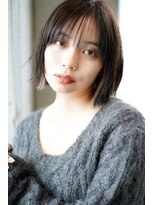 ライラ(Lyla)&nbsp;カジュアルフェミニンなイヤリングカラー×切りっぱなしボブ