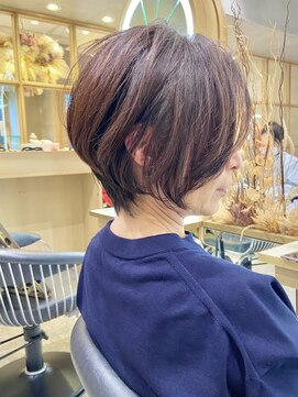 イル(ile) 斜めバング大人前下がりボブ/グレージュカラー/酸性縮毛矯正も◎