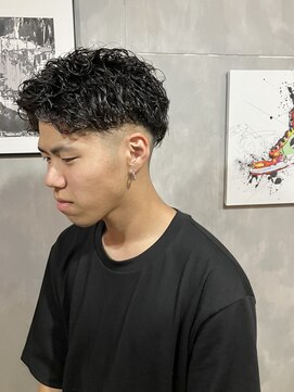 ハウワズ 西荻窪(HAWuaz) ツーブロックフェード×ツイストパーマ