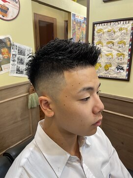 トウキョウバーバーヴァッシュ 北千住店(Tokyo Barber VASH) ツーブロックマッシュ/波巻き/ハイライト/束感[北千住/理容室]