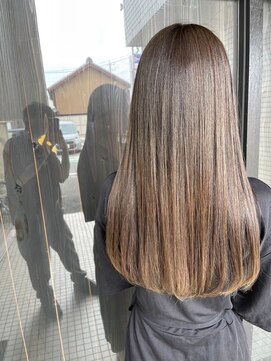 アイリス(IRIS) グレージュ切りっぱなしボブ前髪ありミニボブミルクティベージュ