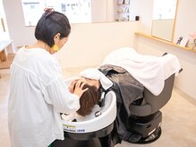 頭皮と髪の健康のために、定期的なヘッドスパがおすすめです。