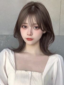 ユーフォリア 渋谷グランデ(Euphoria SHIBUYA GRANDE) レイヤーカット　ミディアムヘア　外ハネ　顔まわりカット