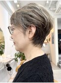 40代50代60代　オリーブグレージュ　白髪ぼかし　くびれショート
