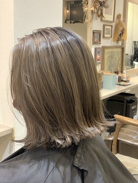 ランプ(Lamp) シャドウルーツカラーミルクベージュ