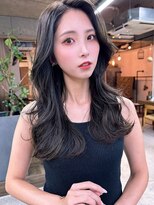 インビテーション(invitation) ダークカラー大人かわいいくびれヘア顔周りカットおくれ毛