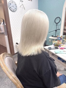 ブランシスヘアー(Bulansis Hair) ホワイトロブ