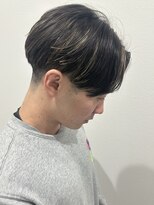 ヒュイル バイ ニアウ(Hwyl by Niau) メンズセンターパートメッシュパーマニュアンスパーマ刈り上げ