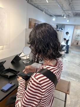 シー.(SHE.) 【SHE.】ボブ/パーマ/強めパーマ