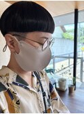 マッシュルーム刈り上げ女子