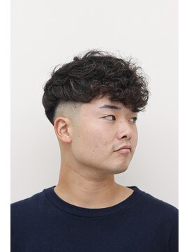 ダリーサード(DALIE third) スペインカールスキンフェードメンズカット