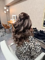 エニル(ENYL)&nbsp;ゴージャスなウェーブ風ハーフアップスタイル