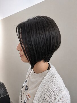 ヘアープルトワルピナス 前下がりショート