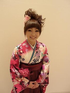 ルシード スタイル サーヴ(LUCIDO STYLE SERVE) お花がいっぱいで可愛い♪卒業式ヘアセット