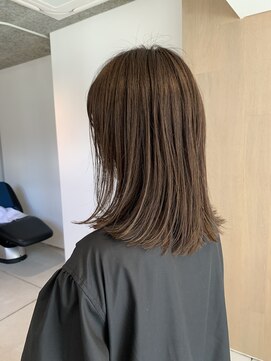 ジジ(jiji) ぱつっとミディアムスタイル