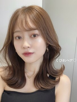 フォンズ(FONS) 外ハネくびれ　くびれヘア　明るめカラー　ベージュカラー