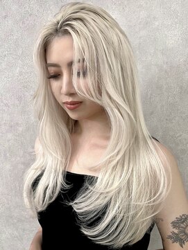 ロウル 渋谷(LOWRL) ホワイトブロンド/ブリーチ/エクステ/渋谷