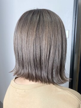 リルア 博多(LIRUA) 肩レングス前下がりボブ