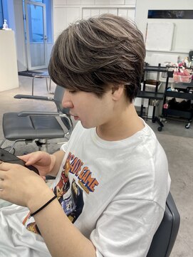 ユーフォリア 渋谷グランデ(Euphoria SHIBUYA GRANDE) ハイライト　グレージュ　センターパート　MOMO