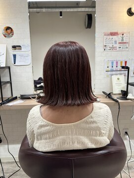 コワファースト長崎シャンプーボーイ 2nd(COIFF1RST 長崎 SHAMPOO BOY) ぱつっとボブ 外ハネボブ ショートボブ