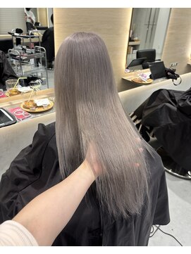 ヘアスペース リズム グリーン(Hair space Rizm green) ホワイトベージュ