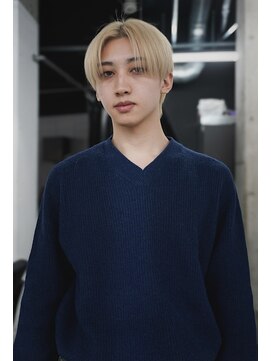 ピア ヤクイン(Pia Yakuin) センターパート　ブロンド