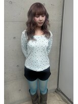 ピア ヤクイン(Pia Yakuin) くすみピンクのゆるふわミディアムウェーブ