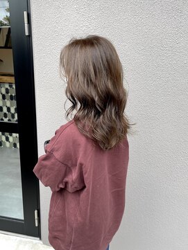 ラエディ(Laedi) グレージュカラー×ロングウェーブ（白髪染め可）