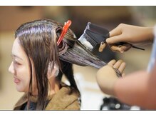 薬剤塗布を行います（２剤塗布）