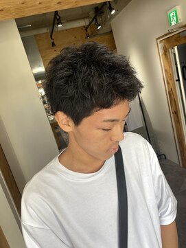 クオル 立川(QOL) 癖毛を活かすスパイキーショート 無造作短髪 ベリーショート