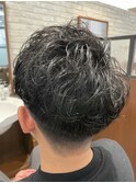 刈り上げツーブロック×緩めパーマ