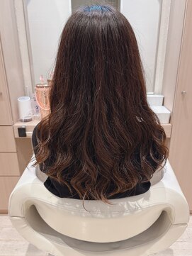 コーエン(cowen) フェミニン美髪ロング暗めカラー似合わせイメチェンレイヤー40代