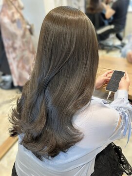 エヌアイ オモテサンドウ(ni omotesando) ☆透明感たっぷり赤み消しオリーブベージュ☆