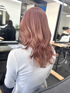 エミタス 柳通り(Emitas.) 春に映えるやわらかピンクベージュ