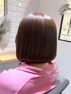 カーラ(Cara) ヘーゼルベージュ × ボブスタイル