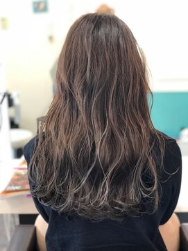 アリア トータルビューティー(Aria total beauty) 外国人風ハイライトグレージュ