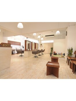 【キッズスペースあり】ゆったりとした空間で老若男女問わず楽しんで頂けるサロン。親子一緒におしゃれに♪