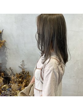 ミント(mint) ピスタチオグレージュ/オリーブカラー/レイヤーカット