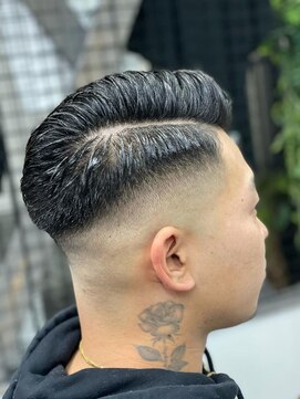 エイトヘアー(Ei8htHair) ハードパートスキンフェード