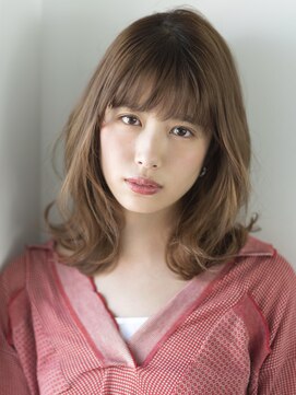 エミュ 表参道 青山(emu) 【emu井上信洋】レイヤーくびれヘア[外ハネボブ/ペールベージュ]