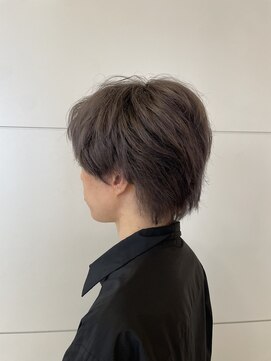 ヘアメイクアン(Hair Make Une) 韓国風マッシュ メンズハイカラーシルバー
