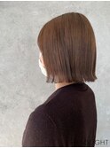 ベージュ×切りっぱなしボブ