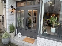 アンパサンド パスファインダー(& PATHFINDER)の雰囲気（店先は植物が目印です！）