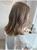 ハイトーンミルクティーベージュ